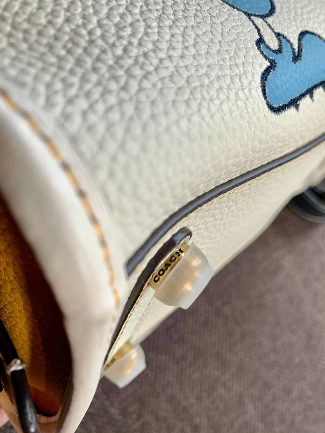 LIMITED EDITION!💥 💋สวยต้องยกนิ้วให้นางไปเลยจร้าา👍👍 COACH DISNEY X COACH ROGUE 25 WITH MICKEY MOUSE((C6166)) 📌พร้อมส่งที่ไทยก่อนใคร คุณภาพจัดเต็มบอกเลย หลงรักแน่นอนค่ะ! ✔️กระเป๋าหิ้ว//คล้องไหล่//สะพายข้างได้ ส