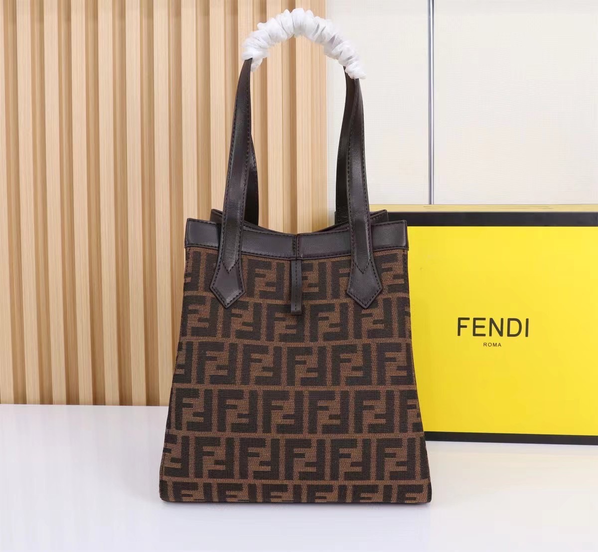 พร้อมส่ง 3 สี FENDI Origami Large Brown FF jacquard fabric bag / FENDI Tote Bag กระเป๋าทรงโท้ทใบใหญ่ สะพายได้2ทรงรูปลักษณ์สวยงามทันสมัย 🧡 เกรดออริจินอล 1:1 สลับแท้