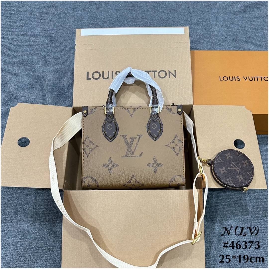LV OnTheGo PM monogram tote bag กระเป๋าทรงโท้ทที่ใครเห็นต้องเป็นหลงรัก สีทูโทน 2 ด้าน ใช้งานได้ไม่มีเบื่อ ขนาดกำลังสวยคลาสสิค ผู้ดี หรูหราได้ทุกลุค ทุกสไตล์