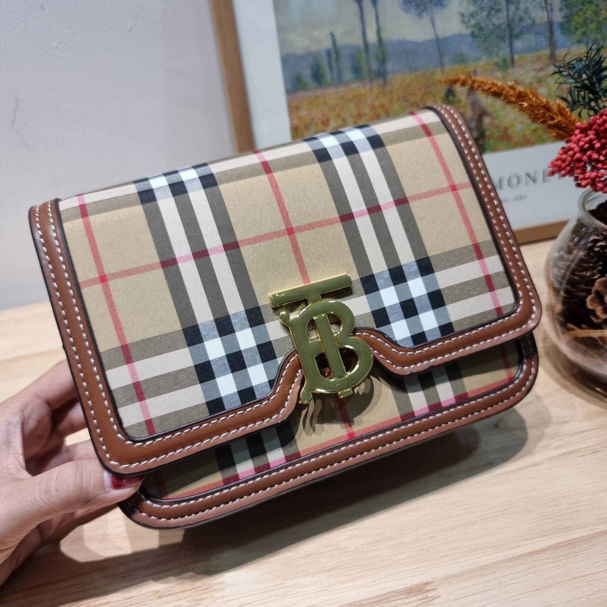 BURBERRY FRAGRANCES CROSSBODY BAG / BURBERRY SMALL CHECK CANVAS AND LEATHER TB BAG เบสท์ไอเท็ม!! คอลเลคชั่นที่ปังตลอดปี