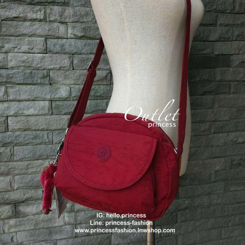 Kipling nylon shoulder bag รุ่น ( K15313 ) >>พร้อมส่งค่ะกระเป๋าสะพายข้างรุ่นใหม่ล่าสุด วัสดุไนล่อน กันน้ำ บุด้วยนวมที่ฐานกระเป๋าเพิ่มความนุ่ม >>รูปทรงสวย ขนาดกระทัดรัด มีช่องกระเป๋าด้านหน้าใส่ของจุกจิกหนึ่งช่อง >>มีช่องซิปหลักนะค่ะ ด้านใ