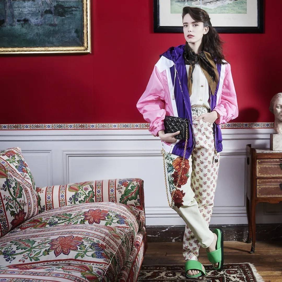 VIP 🥂 LV POCHETTE COUSSIN กระเป๋าสะพายกึ่งคลัชท์ ไซส์มินิ น่ารักมากๆ สุดหรูด้วยวัสดุหนังแกะปั๊มลายสวยคม ฟูนุ่ม สัมผัสดี มาพร้อมสายโซ่ใหญ่ในตัว ดูแพง!! และสายโซ่เล็กสะพายข้างได้กำลังสวย เปิด-ปิดด้วยกระดุมแม่เหล็ก ภานในเป็นช่องโล่ง แบ่งสัดส่วน ใส่ขอ