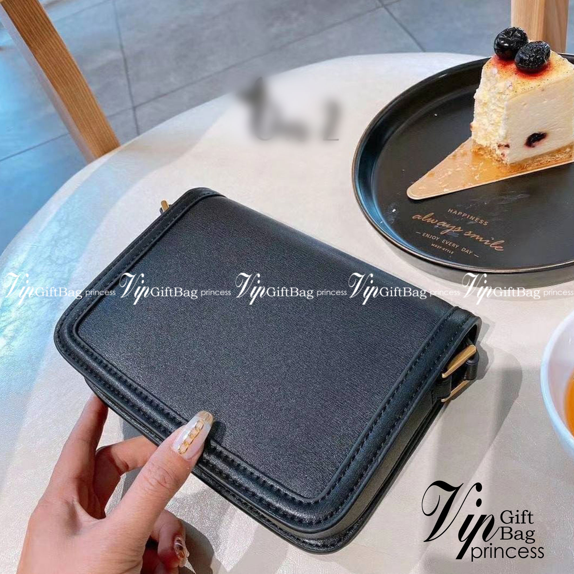 ไอเท็มขึ้นแท่น the best seller!! YSL SOLFERINO SATCHEL LEATHER / YSL crossbody bag กระเป๋าสะพายข้าง โลโก้โดดเด่น ดีเทลดูแพงด้วยตัวล็อค ใช้งานง่าย แน่นหนา งานหนังสวยเต็มใบ ภายในเป็นช่องโล่ง ใส่ของสำคัญได้เลยสบายๆ สายสะพายครอส ปรับใช้ได้ตามตัว ใบจริงสวยคม ร