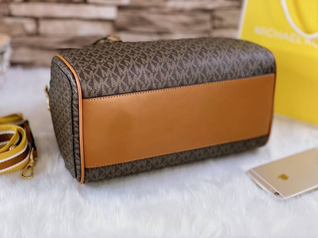 MICHAEL KORS gold Hardware crossbody