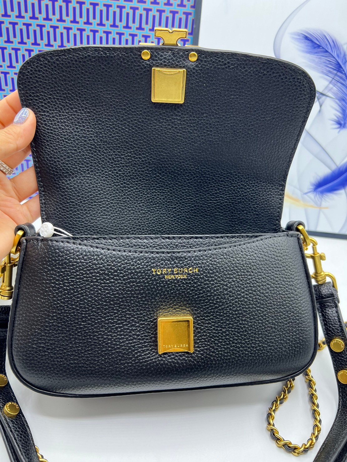 Tory Burch Britten Convertible Crossbody Bag กระเป๋าสะพายดีไซน์เรียบหรู เกรดออริ สลับแท้ 1:1 ใช้งานต่างประเทศได้