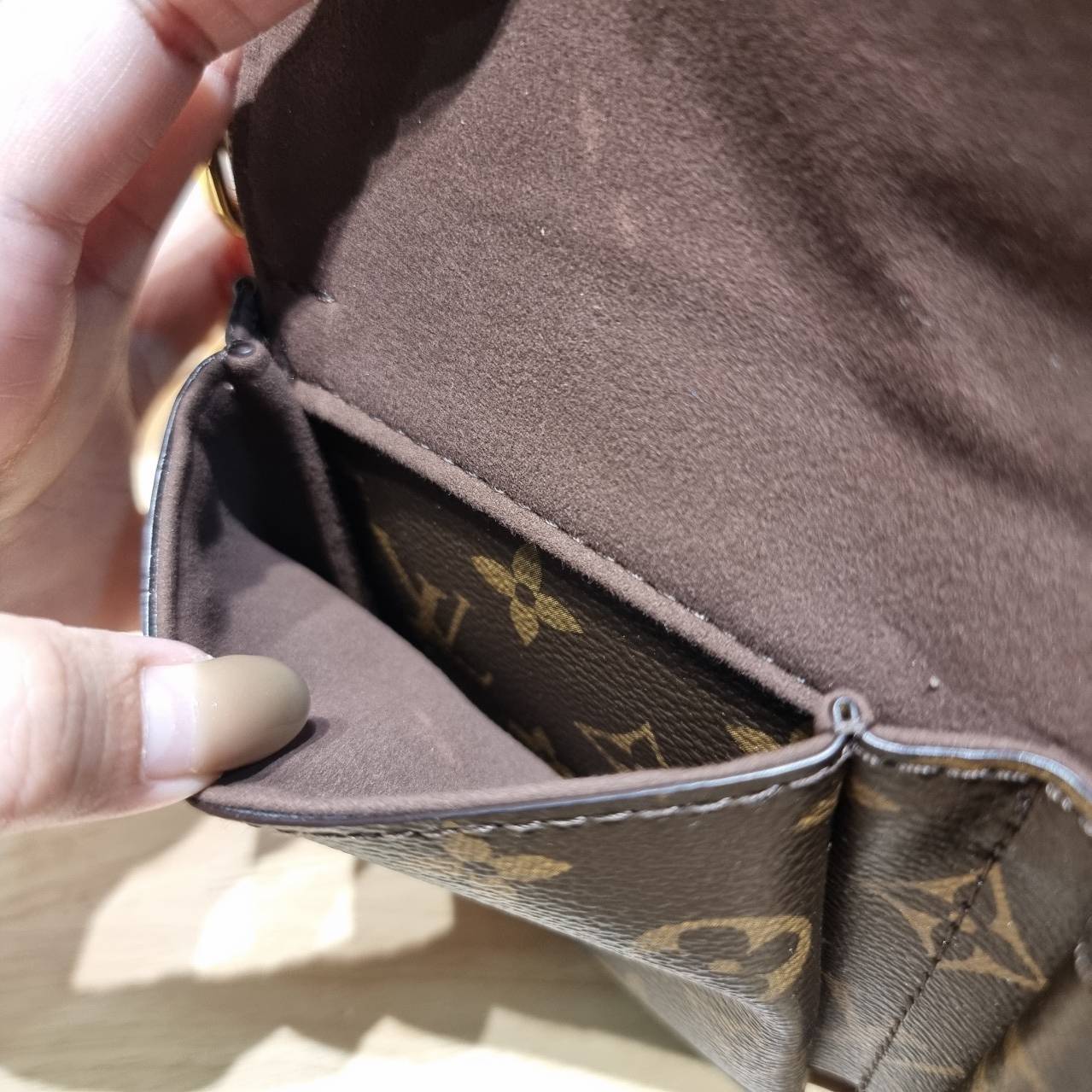 LV vivacite bag กระเป๋าสะพายมัลติ สายหนังครอสบอดี้ ปรับได้ตามต้องการ