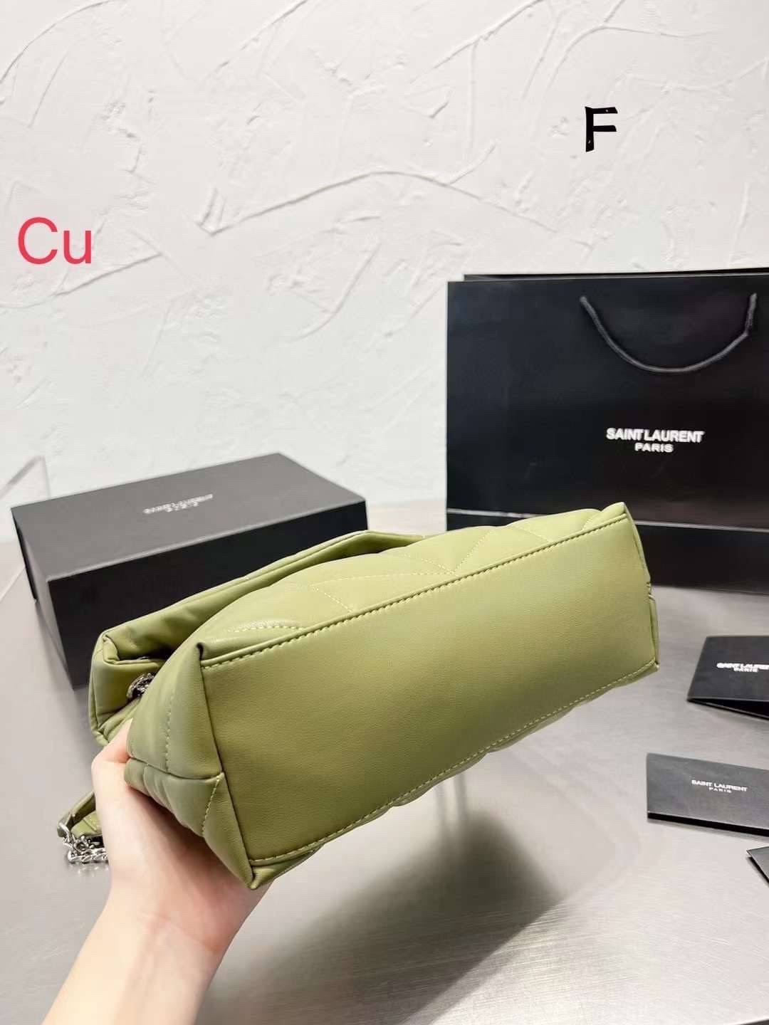 YSL PUFFER SMALL CHAIN BAG IN QUILTED มามุงค่าา ใครเล็งใบนี้มาแล้วน้า งานหนังสวยสมการรอคอย มาแบบครบเซ็ทพร้อมถุงผ้าและกล่อง นอกจากจะซื้อมาใช้เองแล้ว ก็เหมาะซื้อเป็นของขวัญให้คนรู้จักเช่นกันนะคะ