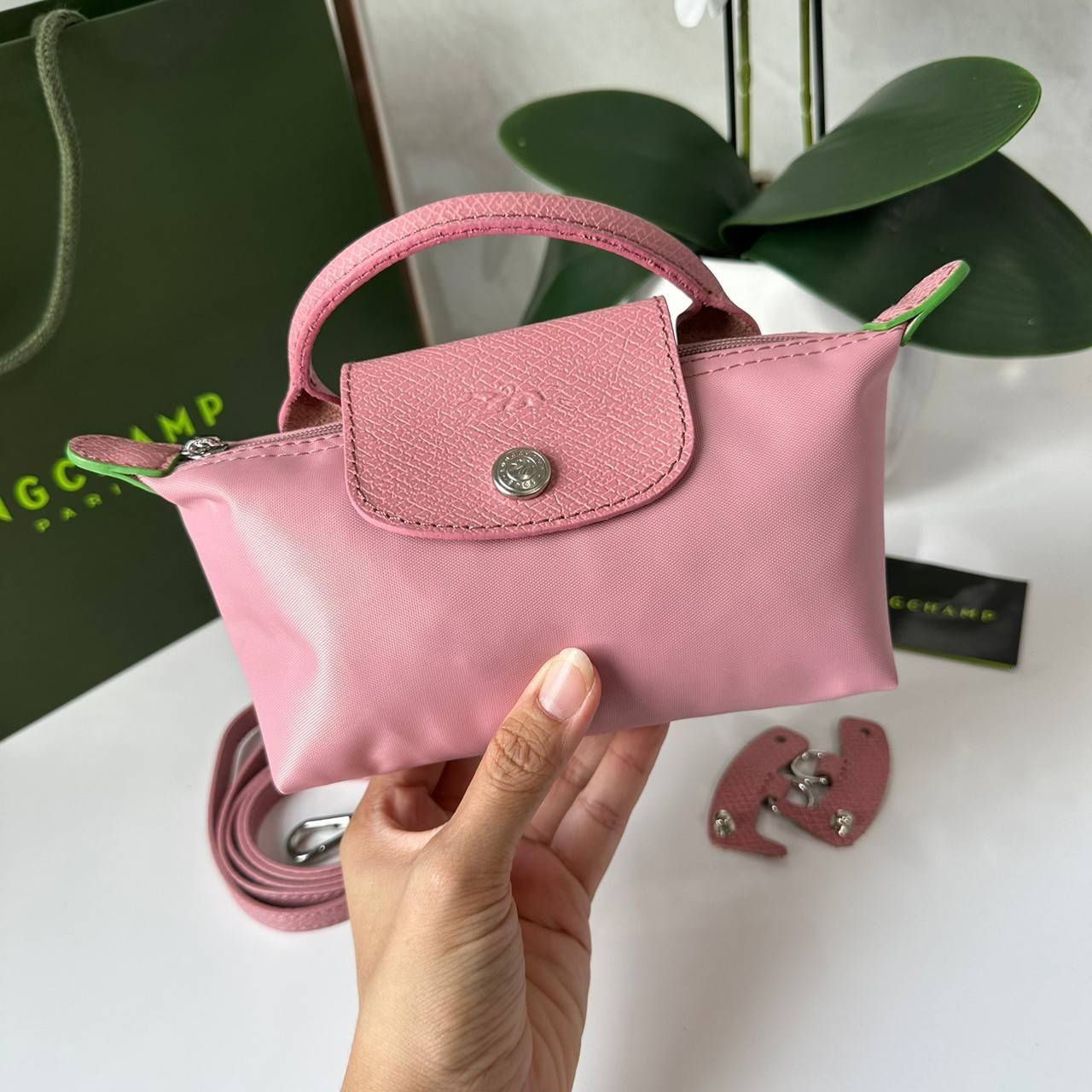 LONGCHAMP LE PLIAGE ORIGINAL Pouch with handle กระเป๋าใบเล็กขนาดกระทัดเหมาะกับใส่ของจำเป็นจุกจิก