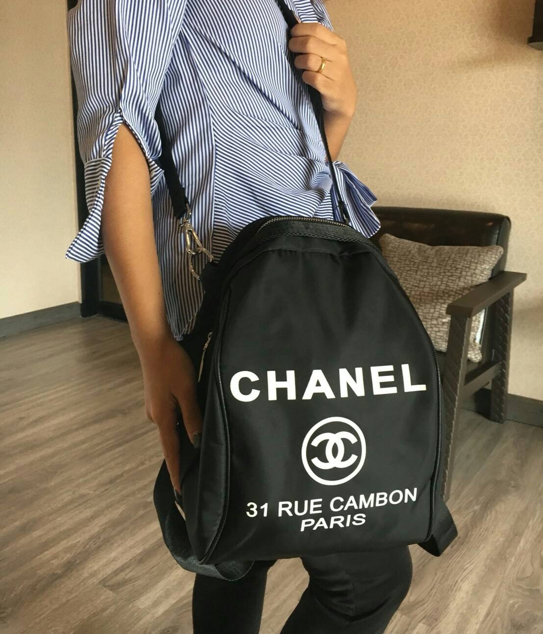 New item! must have kaa กระเป๋าเป้ mini nylon จากพรีเมี่ยมกิ้ฟ แบรนด์ Chanel กับทรง Chanel Nylon 2way backpack โดดเด่นด้วยดีไซน์เป้เก๋กู๊ดดด ตัวกระเป๋าไนล่อน ขนาดเล็ก อะไหล่เงินเงา **กันน้ำได้ จุของได้กำลังดี มีช่องใส่ของเป็นสัดส่วน มาพร้อม สายสะพาย 2 สาย
