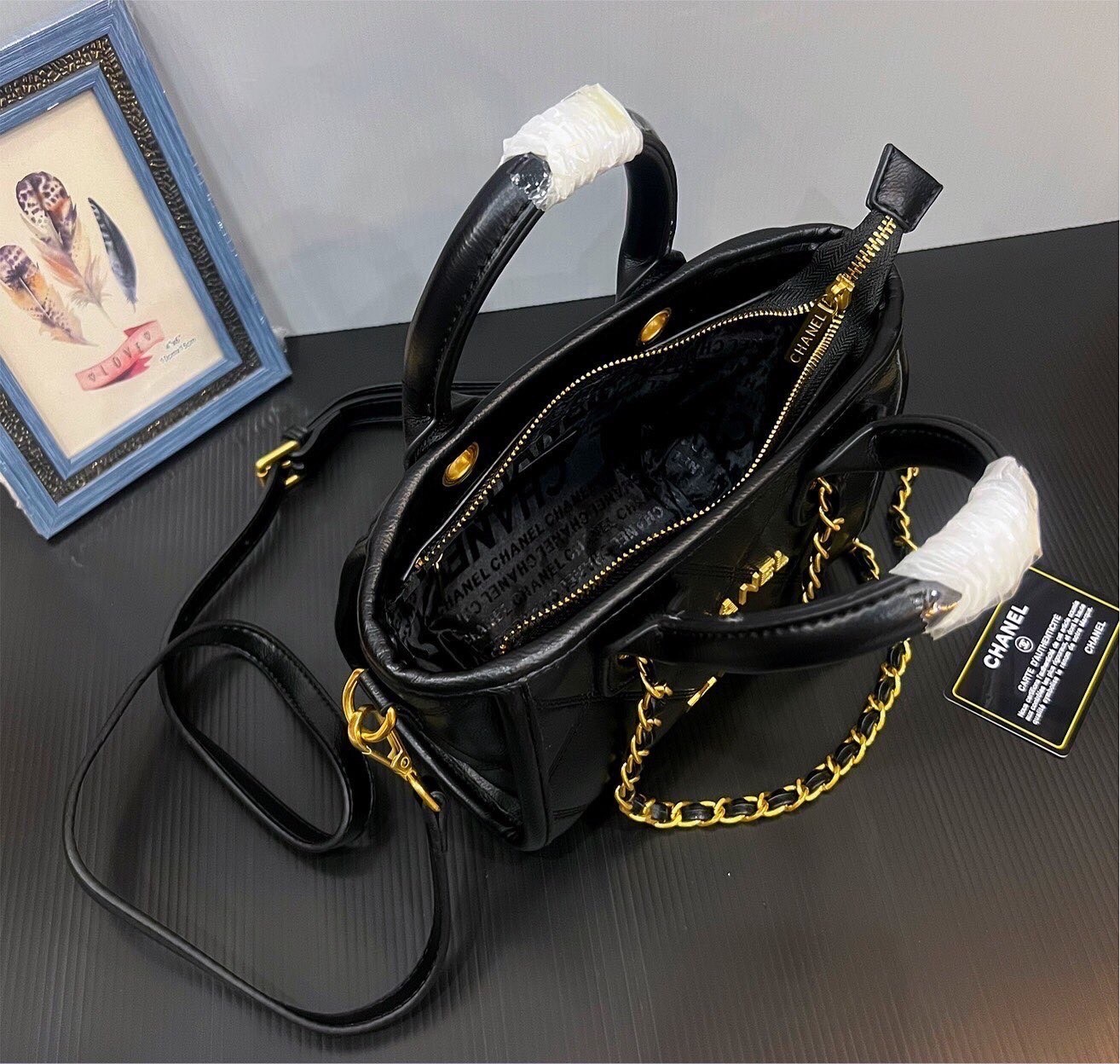 Chanel tote bag / Chanel Shopping Bag 8" กระเป๋าชาเนลทรงโท้ท หนังนิ่มซับในสีดำปั้มแบรนด์ทุกจุด สายโซ่ดึงปรับความยาวได้ สวยทั้งภายนอกภายในคุ้มค่าราคาจับต้องได้