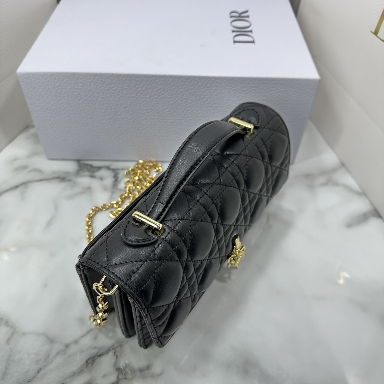 ORI หนังแท้ | My Dior Mini Bag / Dior Clutch Bag กระเป๋าสะพายทรงคลัชทันสมัย หรูหราสง่างาม จะถือหรือสะพายก็ดูดีมีระดับ กระเป๋าที่ใช้งานได้จริงใบนี้ใส่ของจำเป็นได้ครบถ้วน