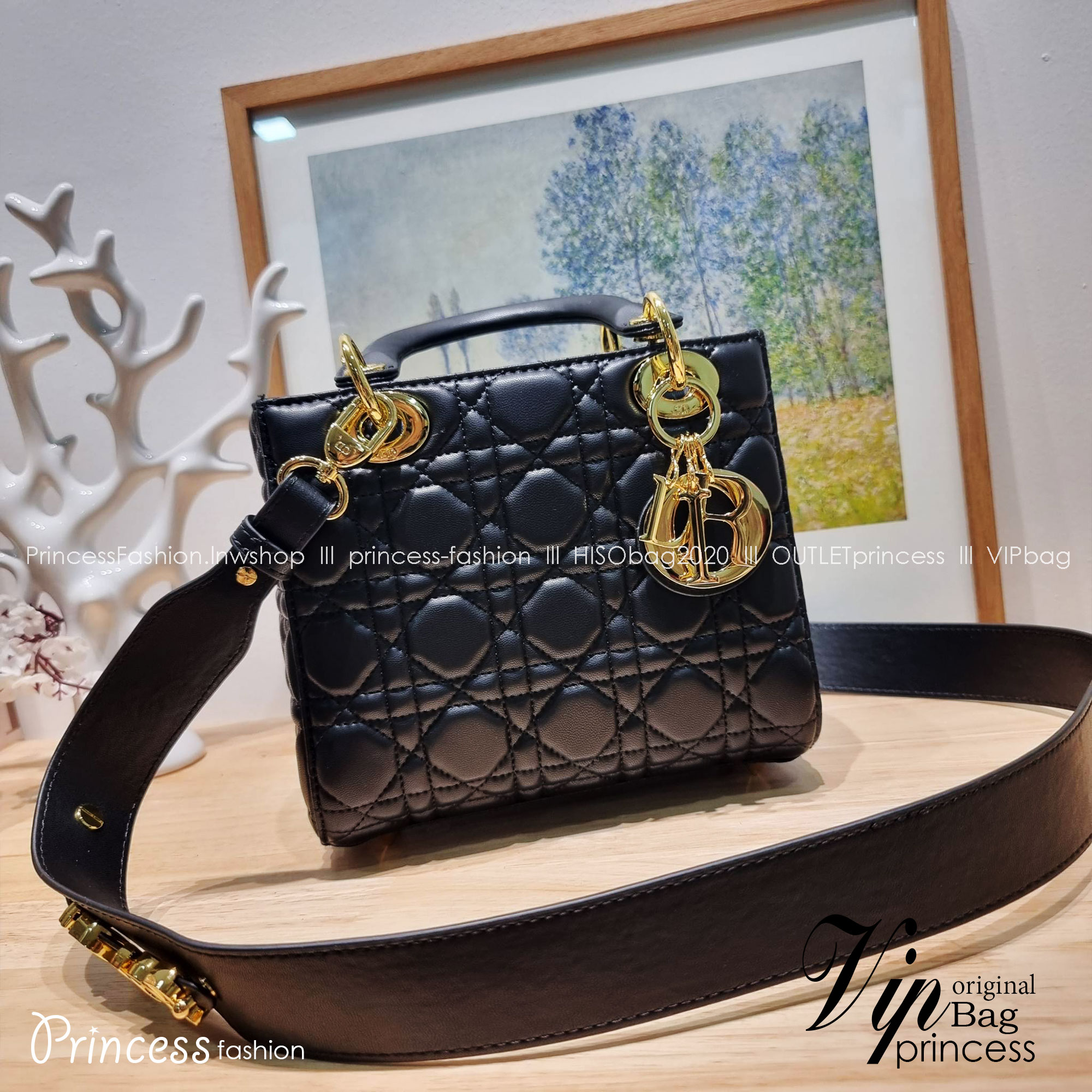 SMALL LADY DIOR MY ABCDIOR BAG Black Cannage / CD LADY BAG พร้อมส่ง กระเป๋าสะพายข้างสุดฮอต ดีไซน์เรียบง่าย แต่แฝงไปด้วยความหรูหรา ทรงกล่องคลาสสิค โดดเด่นด้วยพวงกุญแจอะไหล่สีทอง