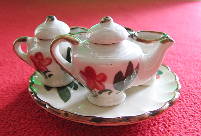 ชุดกาน้ำจิ๋ว ลายตราไก่สีน้ำตาลค่ะ