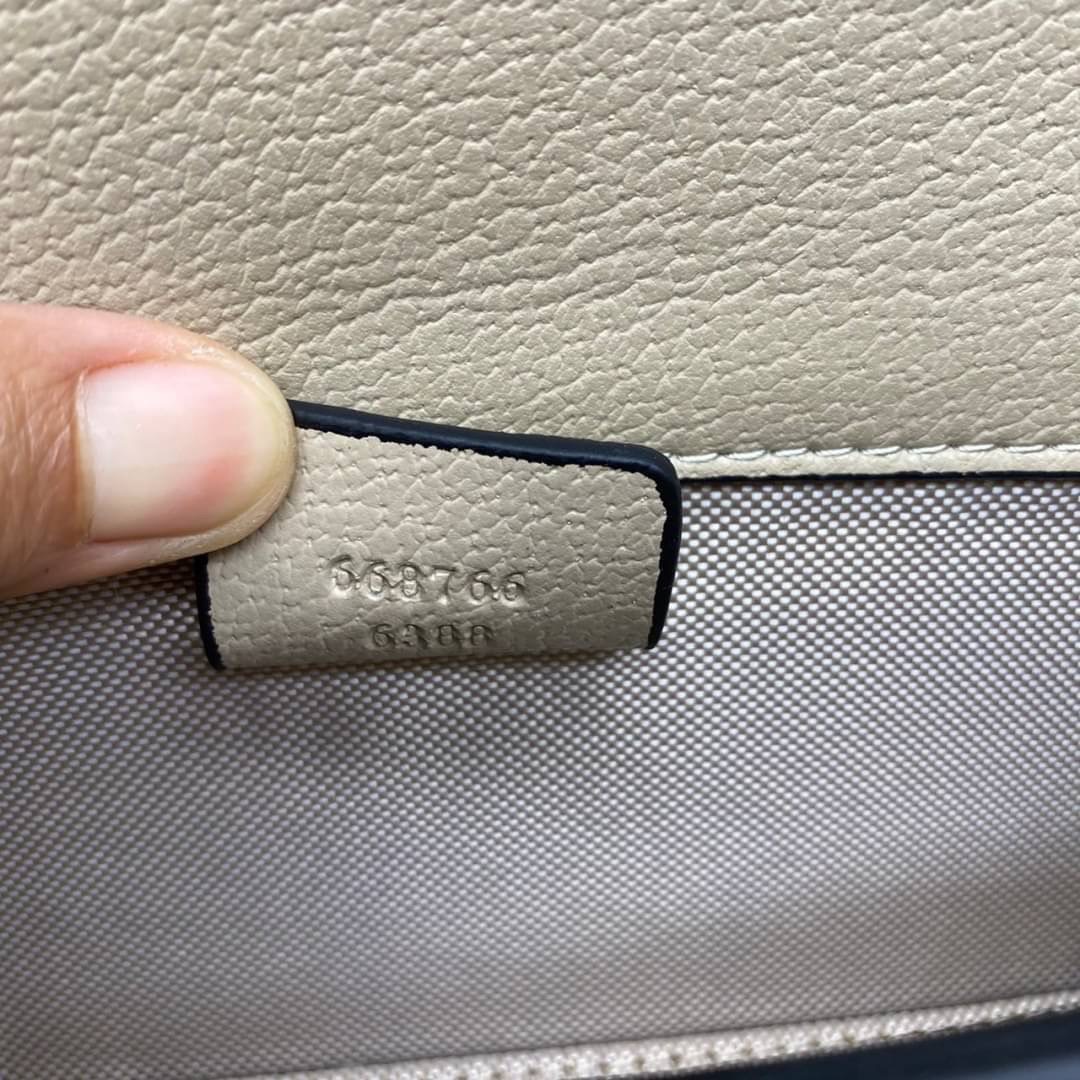 GUCCI HORSEBIT 1955 MINI BAG กระเป๋าสะพาย กระเป๋าใส่โทรศัพท์ ดีไซต์สัญลักษณ์วงแหวนตามแบบฉบับ GG มาพร้อมกล่องแบรนด์และสายสะพายยาวที่สามารถปรับระดับได้ พร้อมส่งให้สะพาย สวยๆ กันแล้ววันนี้ ใบนี้ must have..ค่ะ.!!