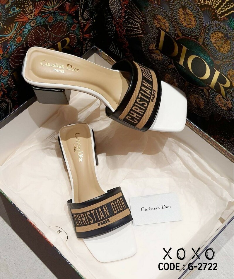 Christian dior รองเท้า งานสวม สวยเก๋ ดูแพงเกินราคาขาย สวมใส่ง่าย งานเรียบร้อย ส้นทรง 6 เหลี่ยม ใช้งานจริง ใส่สบาย ทรงตัวไม่เมื่อย