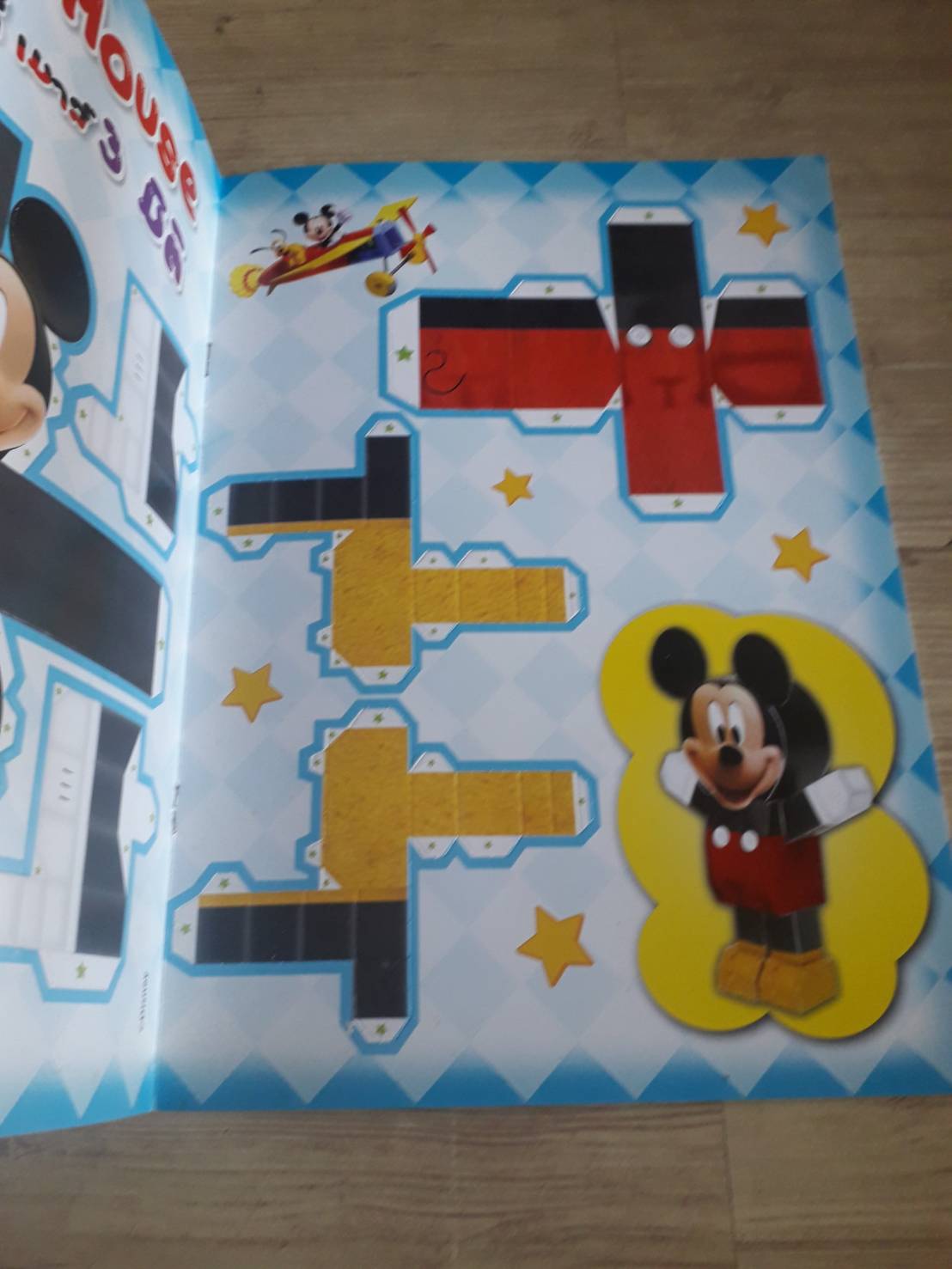 มาสนุกกับการพับกระดาษกับมิคกี้ มินนี่ และผองเพื่อนกันเถอะ !