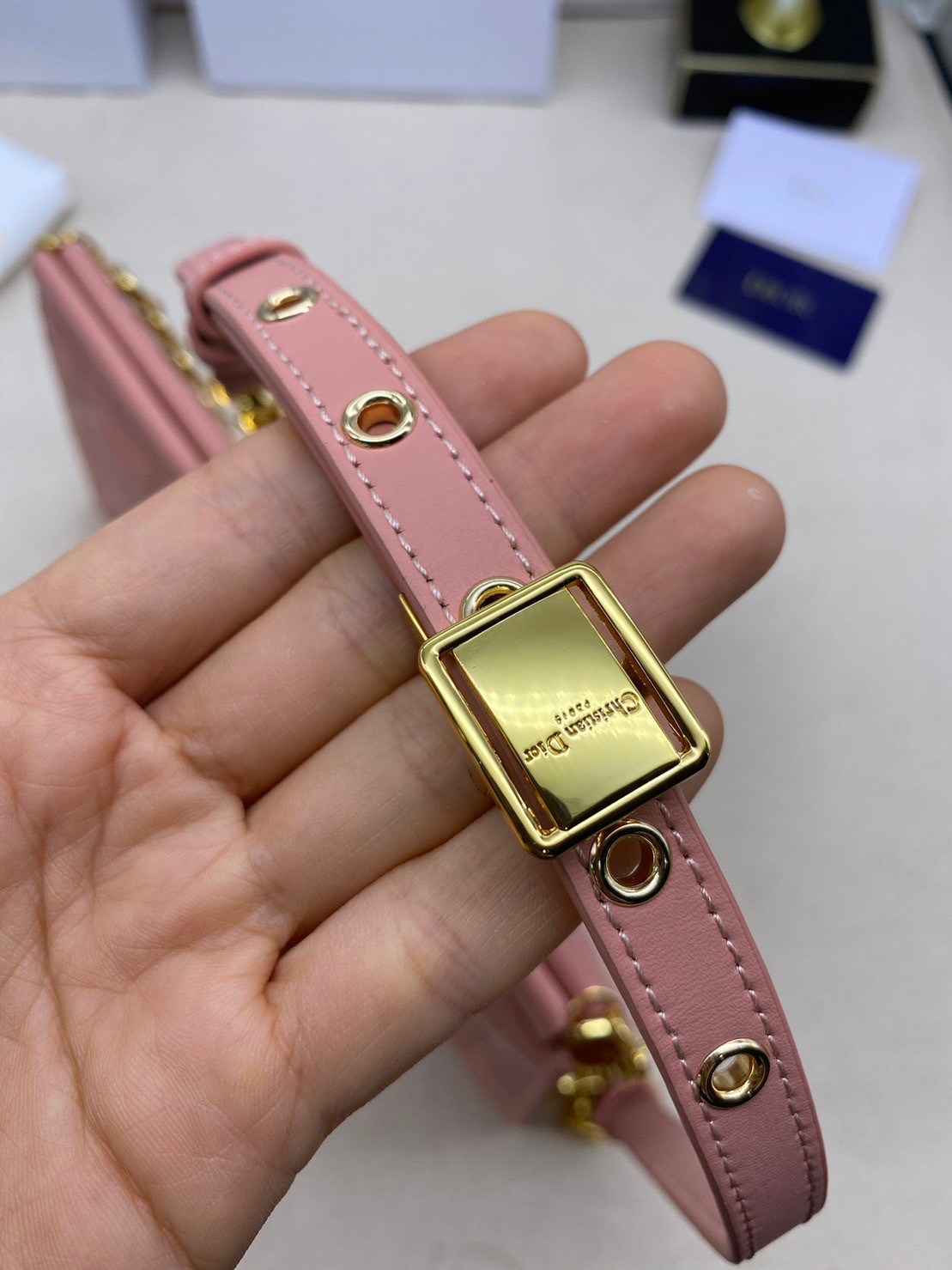 Dior Caro Colle Noire Clutch with Chain Cannage / DIOR Clutch / DIOR BAG พร้อมส่ง 4 สี กระเป๋าสะพายทรงคลัท ดีไซน์เรียบหรู ดูแพง รุ่นนี้คือ ถือแล้วผู้ดีมากค่ะ