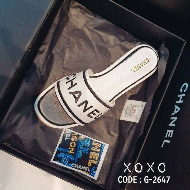 CHANEL SANDELS งานสวม ส้น PU หน้ากว้าง ใส่สบาย ไม่เขย่ง ด้านหน้าคาดงานปักแบรนด์ สวยหรู งานชนช้อปนะจร้า แมทส์ชุดง่าย น้ำหนักเบา