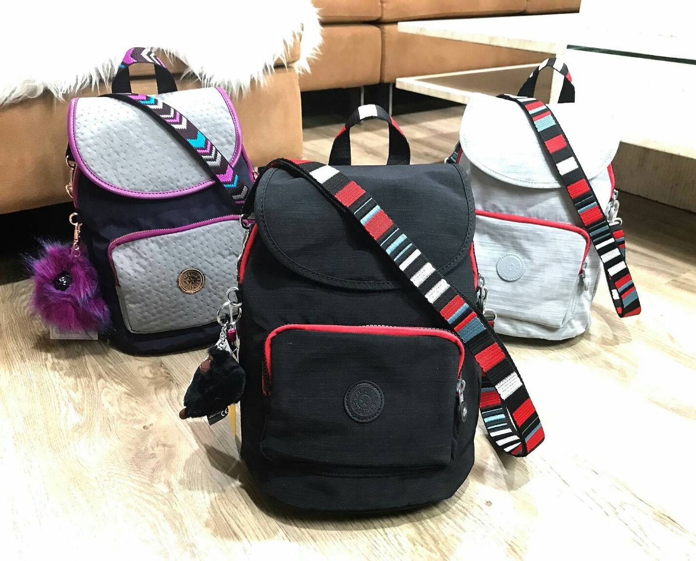 KIPLING ART 2WAY BACKPACK NEW ARRIVAL! กระเป๋าสะพายเป้สไตล์ลำลองรุ่นใหม่ วัสดุ Nylon+Polyester 100% โดดเด่นที่สามารถสะพายได้หลายแบบ ทั้งแบบเป้ หรือใช้สายยาวสะพายไหล่ หรือจะ Crossbody ก็ได้ค่ะ หูหิ้วเเละสายสะพายลวดลายสวย มีช่อง ซิปใส่ของด้านหน้า มีช่องใส่ข