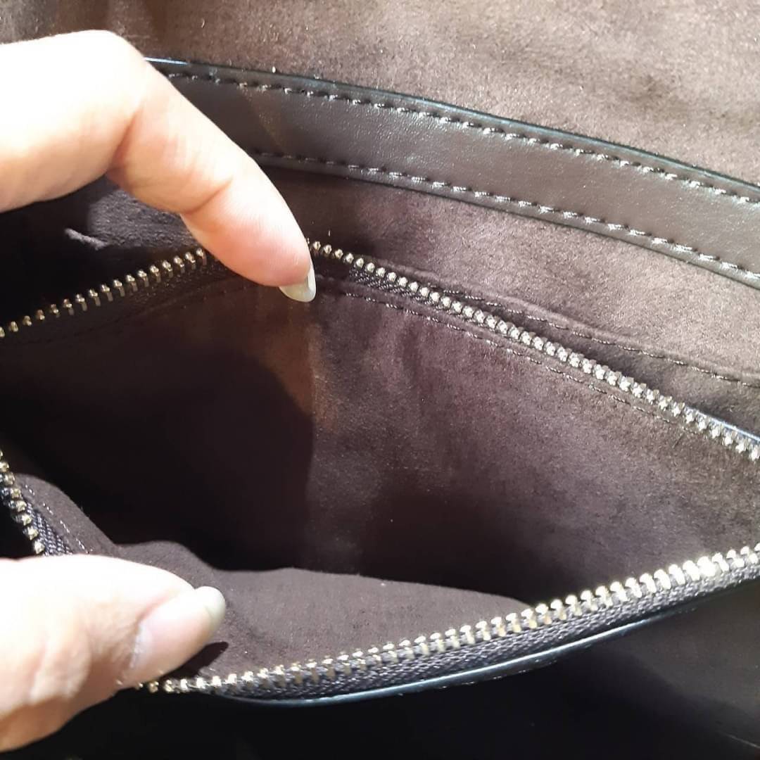 COACH TILLY SATCHEL 23 IN SIGNATURE CANVAS ((C1802//C1439/C1435)) กระเป๋า crossbody สวยหรู ขนาดใหม่ พร้อมสีมาใหม่!! ดีไซน์ย้อนยุค วัสดุหนังแคนวาสเคลือบลายสลับหนังแท้ มาพร้อมหูจับในตัว และสาย crossbody ปรับได้ตามตัว เปิด-ปิดด้วยตัวบิดล็อค ภายในโล่ง บุกำมะห