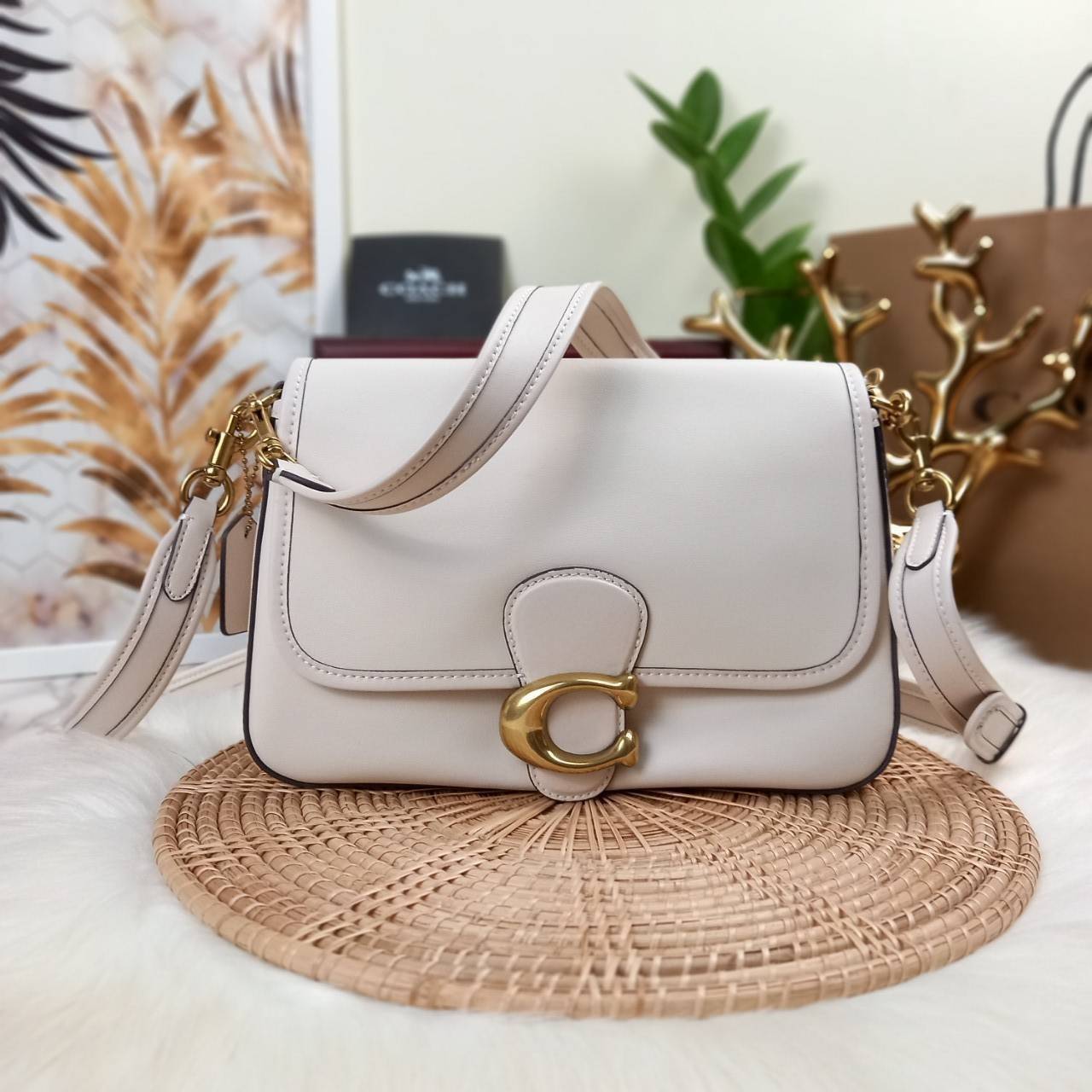 COACH SOFT TABBY SHOULDER BAG (C4823//C5261) กระเป๋าถือ กระเป๋าสะพาย ที่ใครๆก็เข้าถึงได้ หรูหรา คลาสสิค ลุคเรียบร้อย แต่ความสวยไม่น้อย! ดาเมจความลุคผู้ดีรุนแรงมาก!!เกินต้าน!!// วัสดุหนังแท้ทั้งใบ หนังเรียบ หนังนิ่มมากๆ อยู่ทรงสวยมากๆด้วย// ด้านในโล่งกว้าง