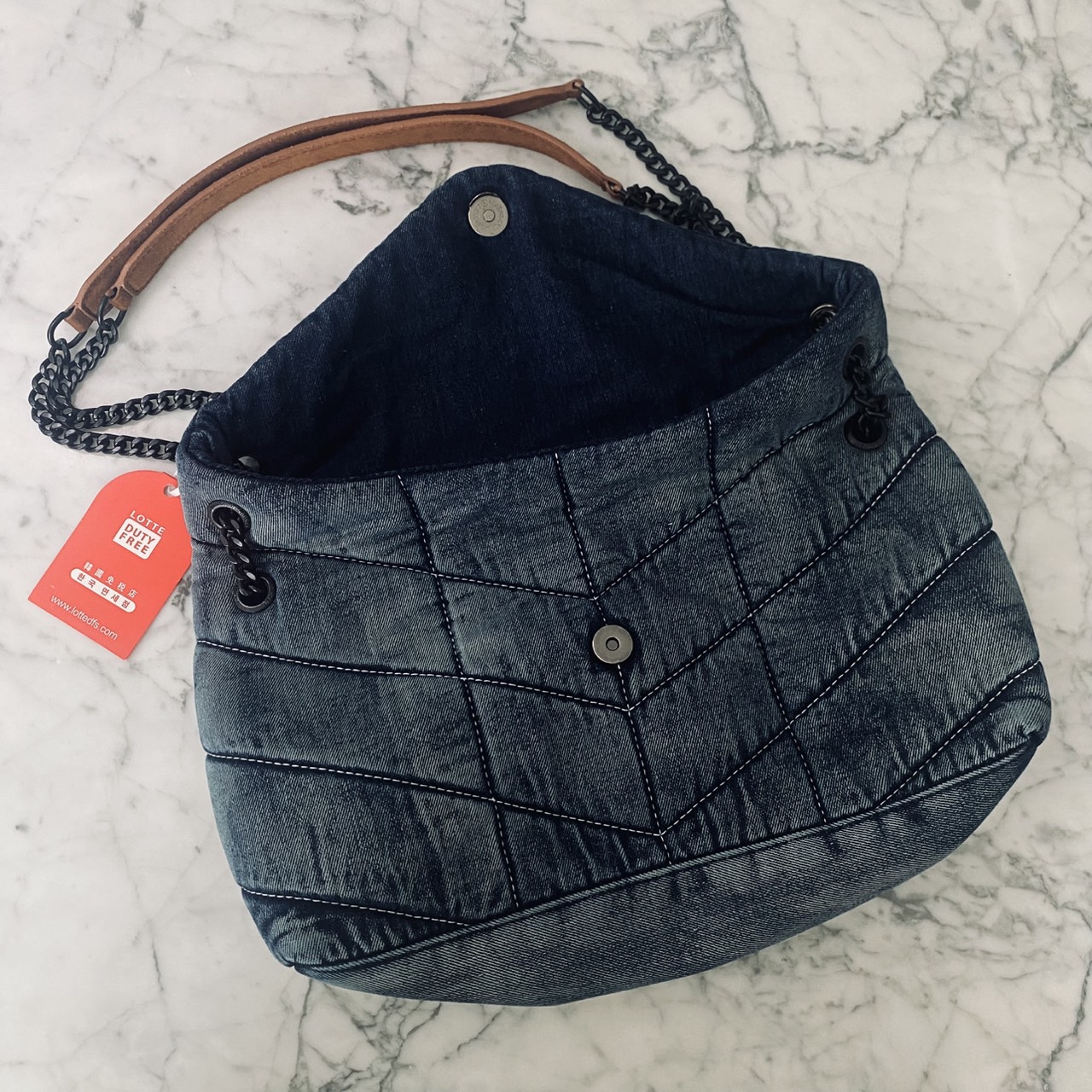 YSL Puffer denim shoulder bag กระเป๋าสะพายเดนิมฟอก สวยเท่ห์คลาสสิกลายเชฟล่อนเป็นเอกลักษณ์ รุ่นเดนิมยอดนิยม ทรงสวย ใช้ได้บ่อยไม่มีเบื่อ ดีไซน์เรียบหรู