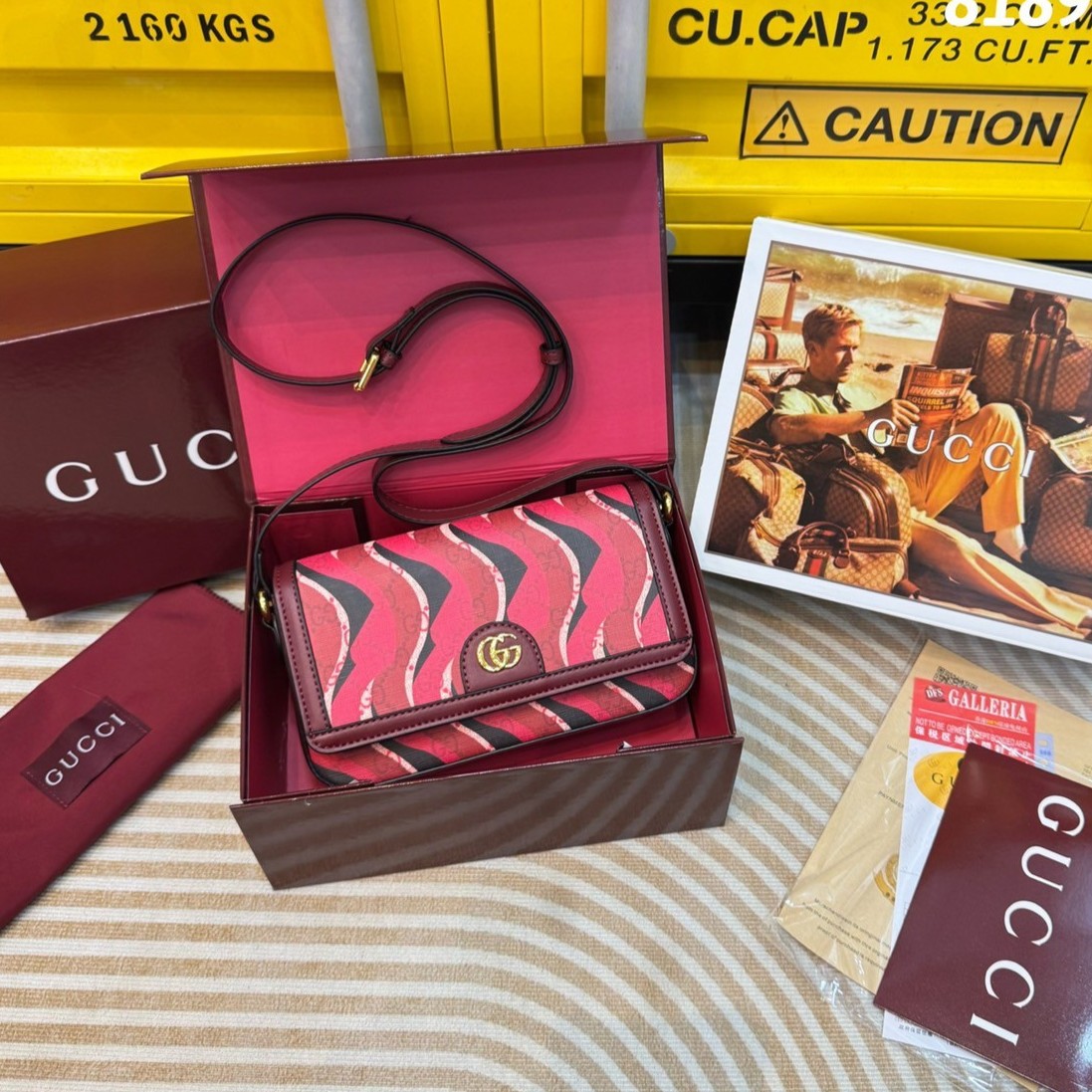 GUCCI Lunar New Year Printed super mini bag / GG Crossbody Bag กระเป๋าสะพายคอลใหม่ทรงสวยผู้ดี สีแดงขับผิวรับทรัพย์ ลวดลายรูปงูในตำนานเสริมความงดงามสวยหรูโดดเด่นอย่างลงตัว