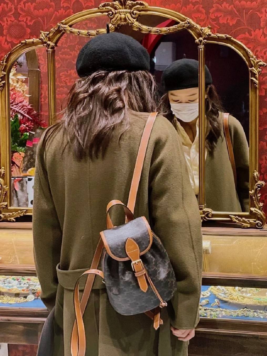 VIP 】CELINE MINI RUCKSACK VIP GIFT WITH PURCHASE (GWP) พรีเมี่ยมกิ๊ฟ Limited Edition จาก CELINE HAUTE PARFUME DUTYFREE COUNTER วัสดุ COATED CANVAS หนังสวยหรูอยู่ทรงกันน้ำเปิดปิดด้วยฝาปิด Belt มีโลโก้แบรนด์และสายรัด Drawstring ภายในโล่งสามารถใส่กระเป๋าสตาง