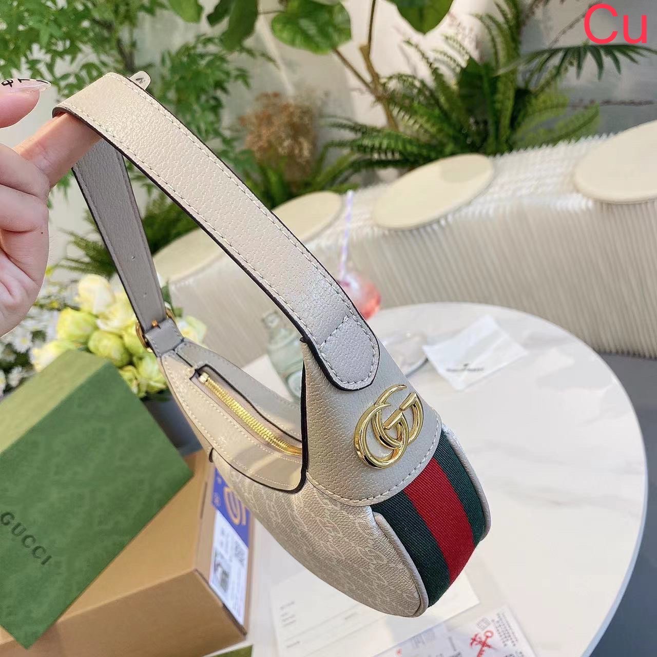 Gucci Ophidia GG Mini Shoulder Bag / GUCCI BAG พร้อมส่ง 6 สี กระเป๋าสะพายไหล่ไซส์มินิ ทรงน่ารักน่าใช้ สะดุดตาด้วยดีไซน์เรียบหรู แฝงความไฮน์ในตัว