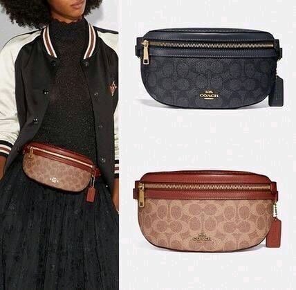 LIMITED EDITION !! COACH BELT BAG IN SIGNATURE WITH REXY BY GUANG YU กลับมาอีกครั้งกับ Coach X Disney สวยงามมากๆค่ะ คาดอก คาดเอวได้ ลาย C ตัดขอบหนังเรียบ มีช่องซิปทั้งหน้า//หลัง ใส่มือถือได้ทุกรุ่น;พาสปอร์ตได้ ;กระเป๋าเงินใบกลางได้;อื่นๆจำเป็นได้ครบค่ะ.