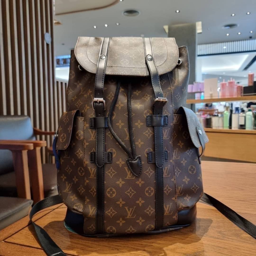 LV Christopher PM Monogram Eclipse Reverse เป้สะพายหลังใบใหญ่ LV MONOGRAM BACKPACK ที่หนุ่มๆตามหากันมากที่สุด LONG WEEKEND กระเป๋าใบใหญ่ต้องมี!! รุ่นสุดฮอต!! ด้วยรูปทรงที่คลาสสิค สไตล์เอกลักษณ์ วัสดุหนังแคนวาส ทนทาน