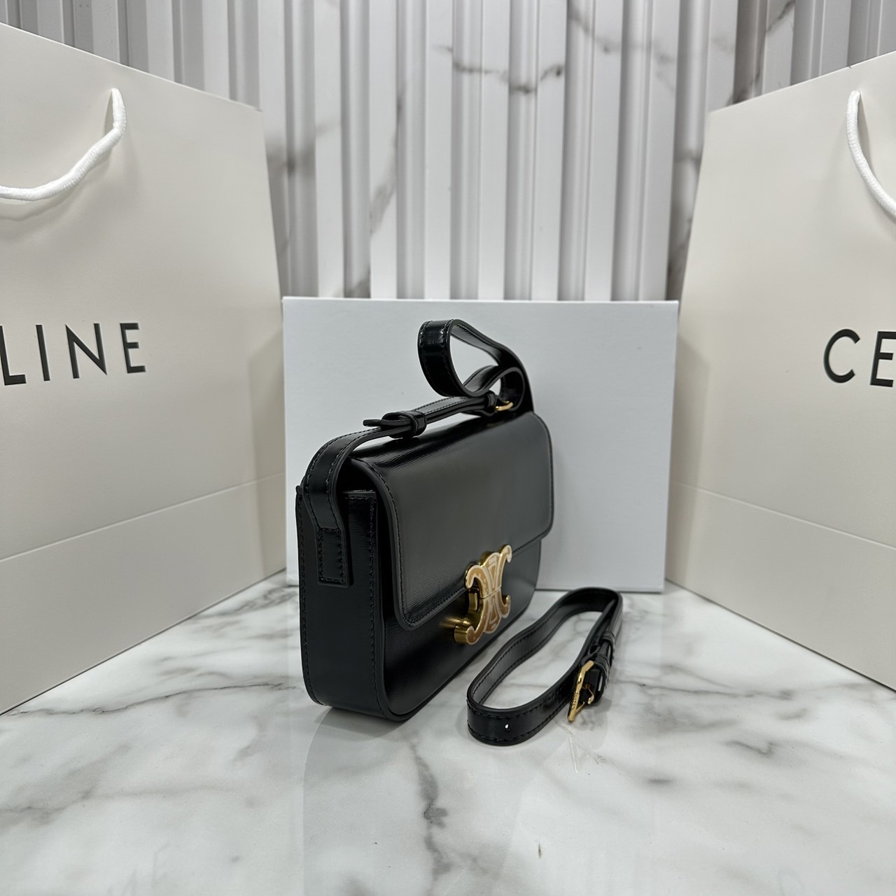 CELINE TRIOMPHE SHOULDER BAG / Celine SHOULDER BAG CLAUDE in shiny กระเป๋าสะพายไหล่ พร้อมสายสะพาย 2 เส้น เกรดออริ 1:1 ใช้งานต่างประเทศได้