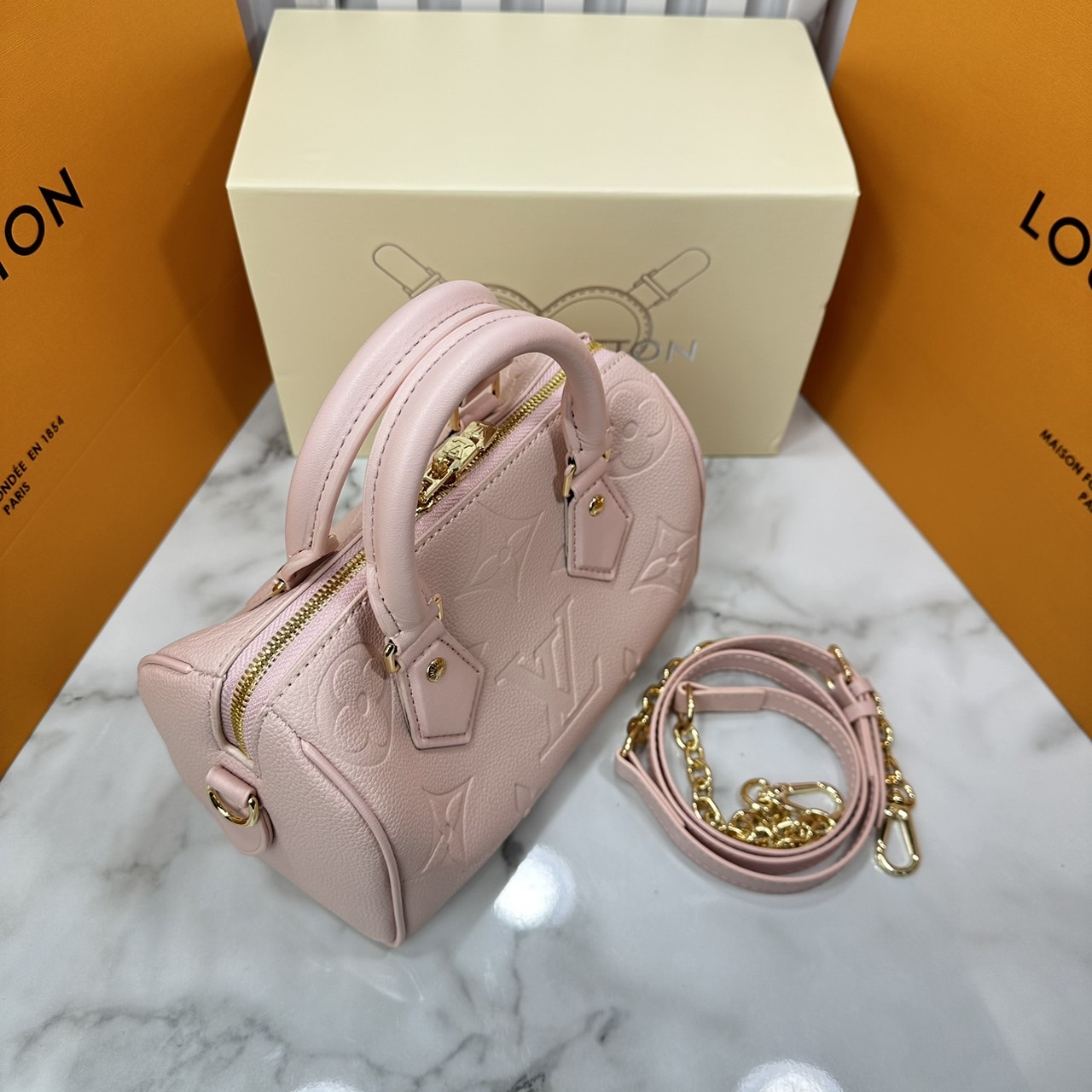 LV Speedy Bandoulière 20 Bag Monogram Empreinte Leather กระเป๋าสะพายทรงสปีดี้คลาสสิค สวยหรู กระเป๋าทรงหมอน รุ่นท็อปฮิต มีกุญแจล็อค