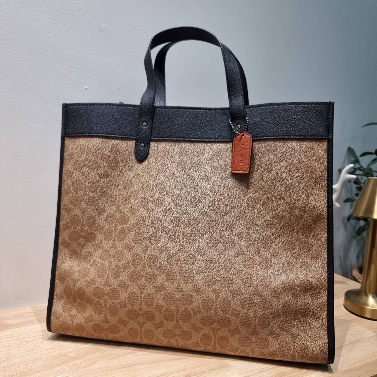 COACH FIELD TOTE IN SIGNATURE CANVAS C7674 กระเป๋าทรงโท้ท ไซส์ใหญ่ภายในโล่งกว้าง เกรดท็อปออริ เกรดดีสุด สลับแท้ 1:1
