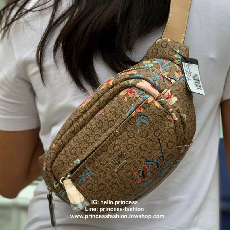 GUESS G LOGO FANNY PACK BELT BAG พร้อมส่ง รุ่นแนะนำเลยค๊าา❤️ กระเป๋าคาดเอว//คาดอก ได้ วัสดุ pvc อย่างดี หนังนิ่มดีมากค่ะ ตัวกระเป๋าออกแบบลาย G ทั้งใบ ผสมลาย multi floral เข้ามาได้สวยงามน่าใช้มากๆค่ะ ด้านหน้ามีโลโก้แบรนด์ และช่องซิปเล็กสำหรับใส่ของจ