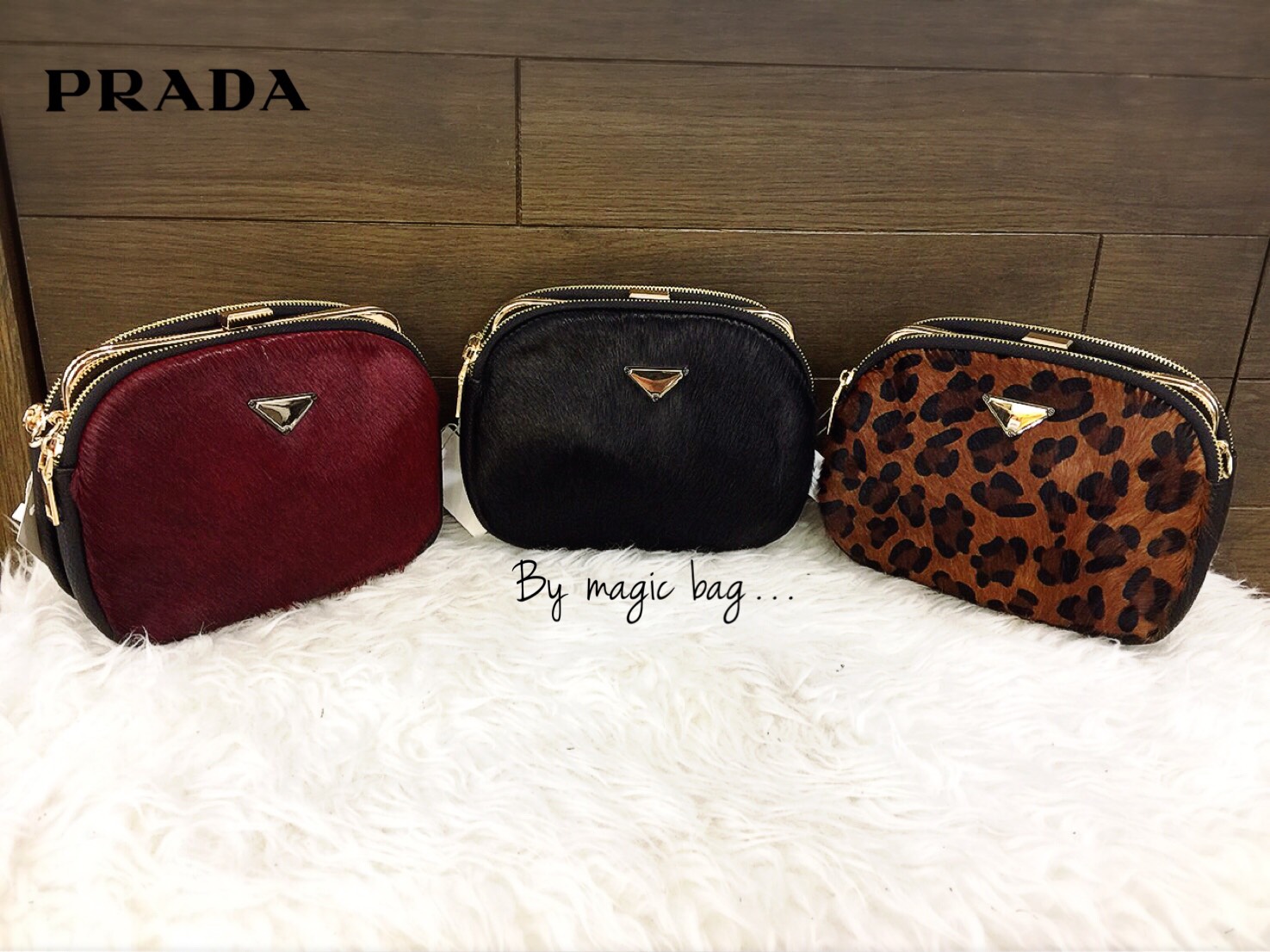 💕PRADA💕 กระเป๋าคลัชท์&สะพายข้าง อะไหล่ทอง เงา สวย เปิดใช้งานง่าย มาพร้อมสายยาว และป้าย PRADA นะคะ ขนนิ่ม น่าใช้มากๆ สีสวยทุกสี งานดี เกรดพรีเมี่ยม มี 3 สี ดำ แดง ลายเสือ Size 9x7 "