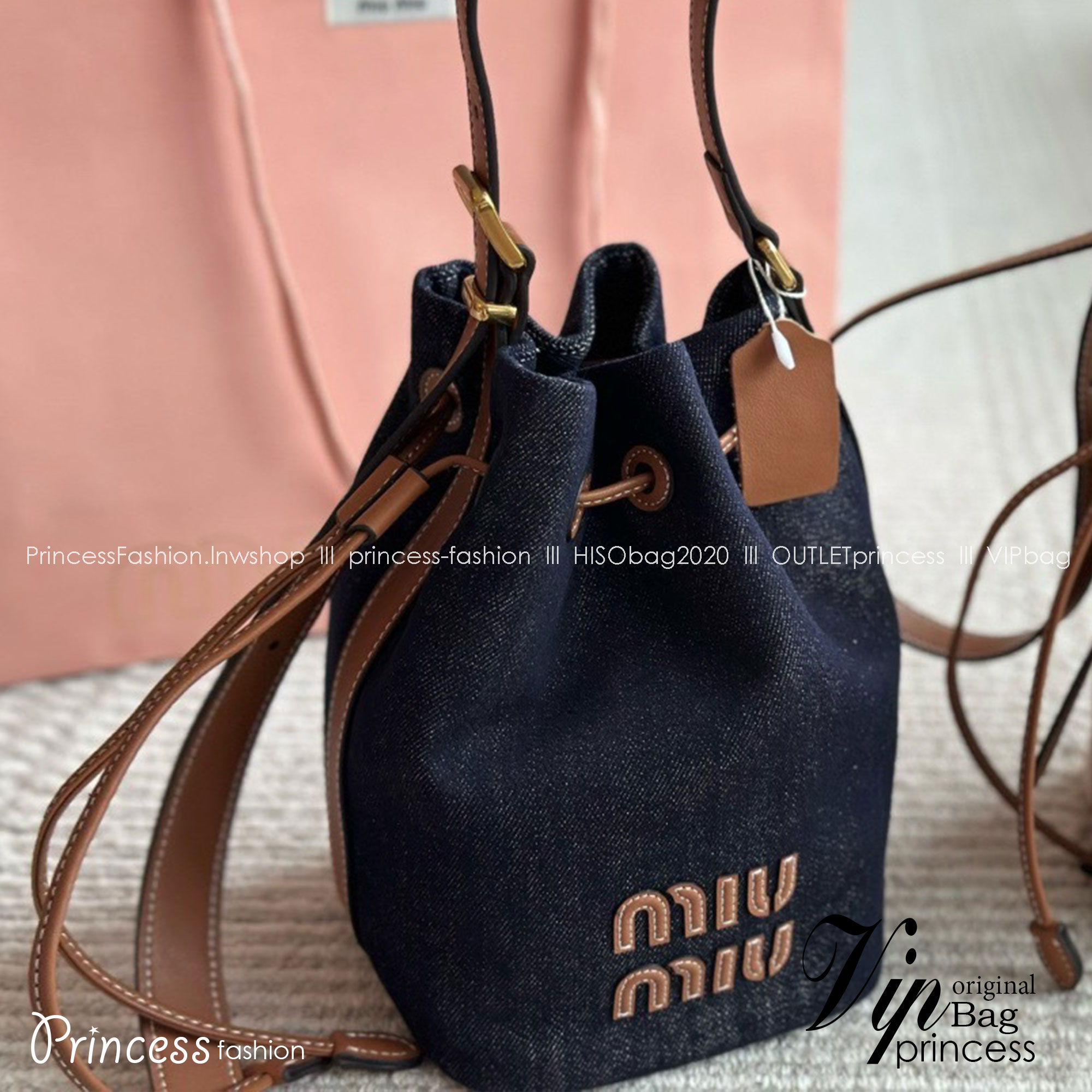MIU MIU Canvas and leather bucket bag / MIU MIU Bucket Bag กระเป๋าทรงบัคเก็ต ผ้าแคนวาสอย่างดีตกแต่งโลโก้เพิ่มสัมผัสอันเป็นเอกลักษณ์