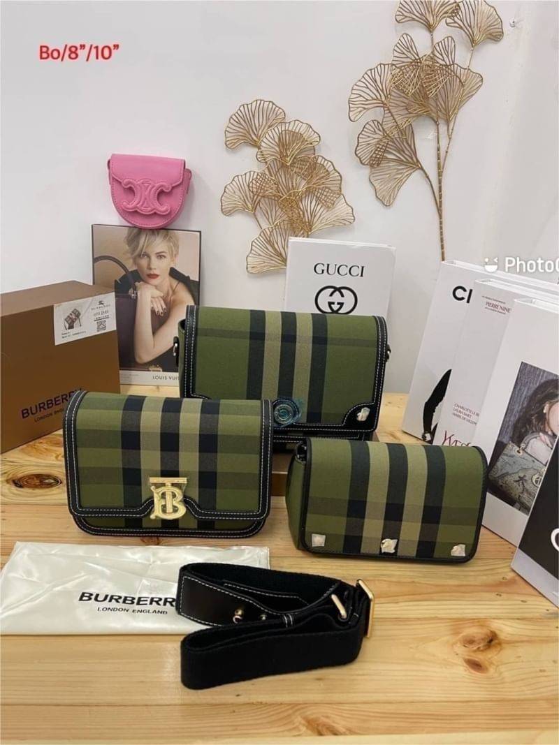 BURBERRY FRAGRANCES CROSSBODY BAG / BURBERRY SMALL CHECK CANVAS AND LEATHER TB BAG สีเขียวเหนี่ยวทรัพย์!! สีเข้าใหม่ คอลเลคชั่นที่ปังตลอดปี รอบนี้ออกแบบสไตล์ผู้ดีอังกฤษ