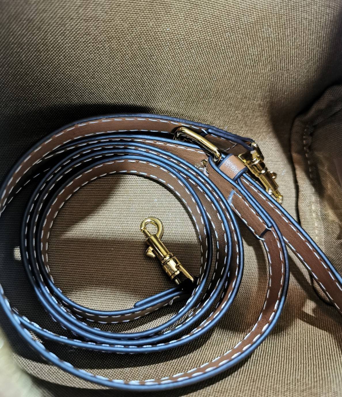 CELINE MINI CROSSBODY BAG VIP GIFT WITH PURCHASE (GWP) พรีเมี่ยมกิ๊ฟ Limited จาก CELINE HAUTE PARFUME DUTYFREE COUNTER วัสดุ Triomphe Canvas หนังสวยอยู่ทรงกันน้ำ ดีไซน์ยอดนิยมทรง Speedy เปิดปิดด้วยซิปแบรนด์อะไหล่ทอง ใส่กระเป๋าสตางค์ มือถือ ของจุกจิกได้เยอ