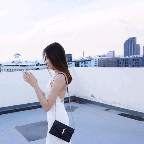 VIP 】หนังแท้ YSL Saint Laurent Envelope WOC 7.5” กระเป๋าเงิน wallet on chain ที่มาพร้อมสายสะพายแบบโซ่ ขนาด 7.5” หนังวัวติดโลโก้ YSL มีทั้งอะไหล่เงิน ทอง และดำ ด้านในมีช่องซิป และช่องใส่การ์ด 6 ช่อง เรียบหรู คลาสสิคมากๆ เลยค่ะ