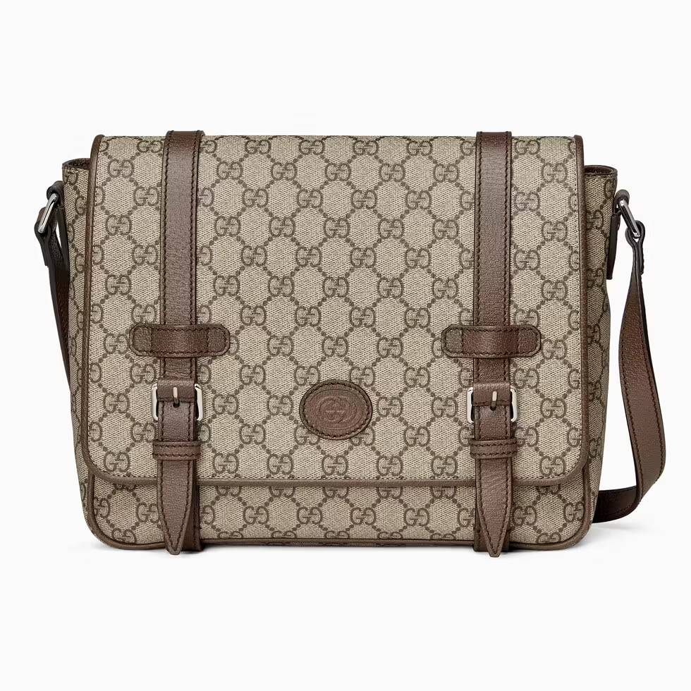 Gucci GG Supreme messenger bag GC MESSENGER VINTAGE BAG กระเป๋าสะพายข้างทรงแมสเซนเจอร์ ย้อนยุค ลุคผู้ดีแบบลูกคุณ ดีไซน์ unisex ใช้ได้ทั้งชายและหญิง พรีเมี่ยมกิ๊ฟวีไอพี วัสดุหนังแคนวาส ใช้งานง่ายด้วยฝาเปิดกระดุมแม่เหล็ก ด้านหลังมีช่องเก็บของจุกจิกได้ ภายใน