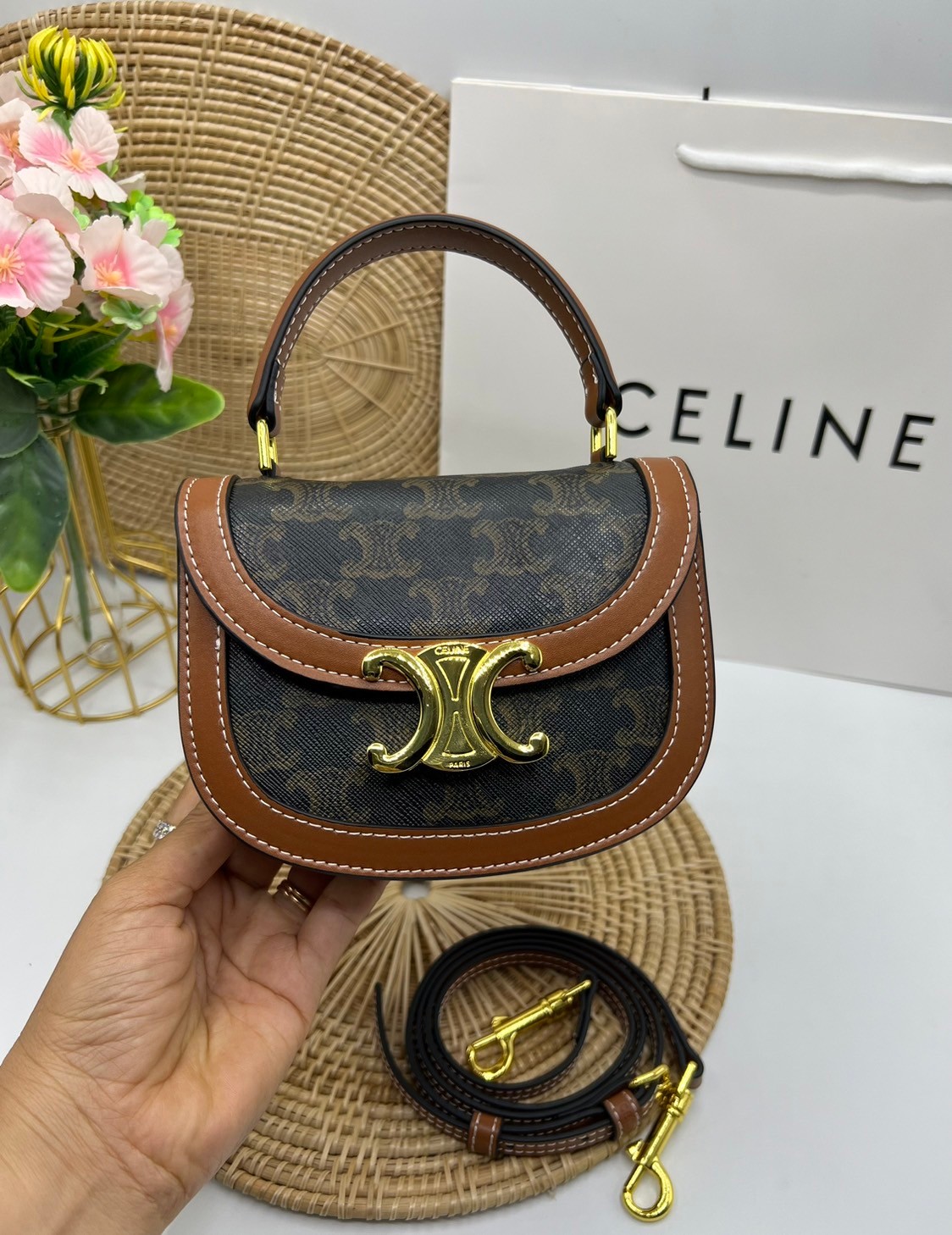 CELINE Mini besace triomphe in shiny top handle กระเป๋าสะพายคาดลำตัวพร้อมหูจับถนัดมือ น่ารักมาก รุ่นใหม่ล่าสุด