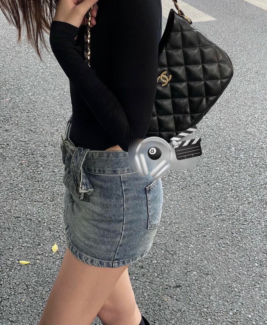 Chanel Hobo Handbag รุ่นใหม่ล่าสุด ทรงที่สาวๆรอคอย CHANEL LEATHER BAG ทรงสวยเรียบหรู เนื้อหนาดีมาก อะไหล่ทองวินเทจ ประดับโลโก้แบรนด์สุดหรู