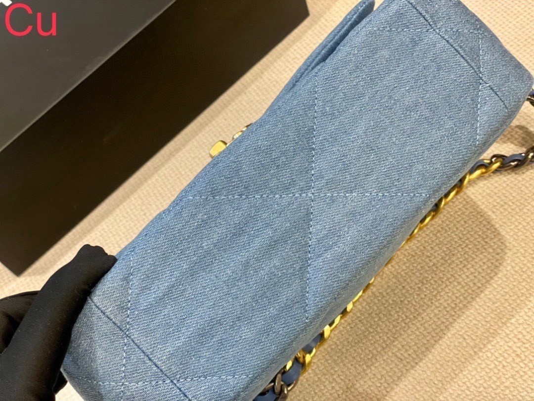 10" CHANEL FLAP 19 BLUE DENIM / CHANEL 19 HANDBAG DENIM กระเป๋าสะพายดีไซส์คลาสสิค งานเดนิม สายอะไหล่เงิน/ทองตัดกันสวยงาม