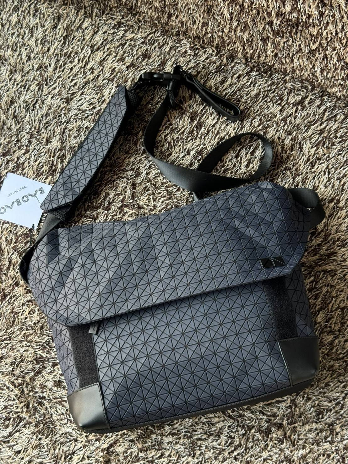 พร้อมส่ง 4 สี Baobao issey miyake Sling shoulder bag / Miyake geometric-panelled Laptop กระเป๋าสะพาย 🧡 เกรดออริจินอล 1:1 สลับแท้