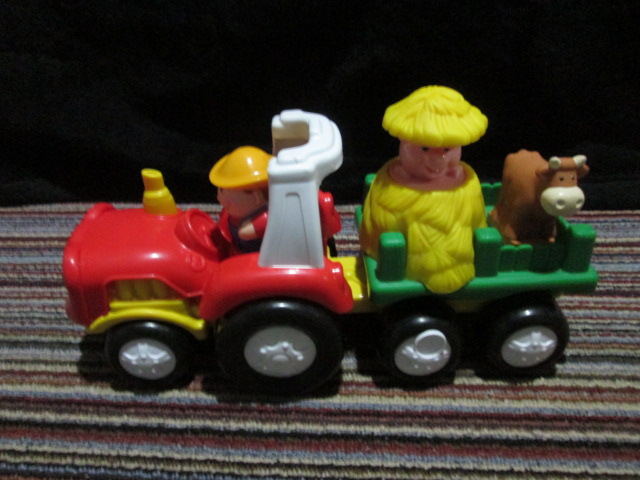 FISHER PRICE LITTLE PEOPLE PULL 'N TOW FARMERS TRACTOR ของเล่นเสริมพัฒนาการสำหรับเด็กมือสอง