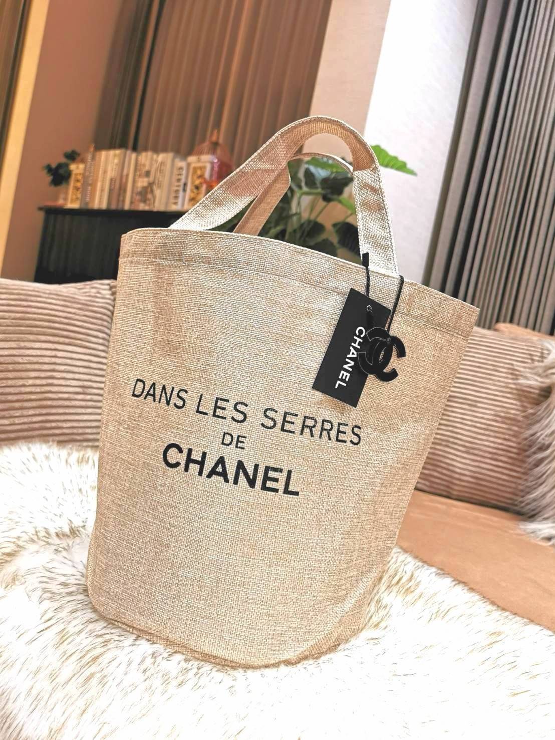 มาแล้วค่ะ! Chanel GWP New items ที่สาวๆพรีกันมาเยอะ Don't Miss! New Arrivals! Chanel DANS LES SERRES DE CHANEL Nylon Shopping Bag VIP Gift Event GWP พรีเมี่ยมกิ๊ฟรุ่นใหม่ล่าสุดคอลเลคชั่น DANS LES SERRES จาก Chanel Exhibition ใบใหญ่กำลังดีวัสดุ Nylon 