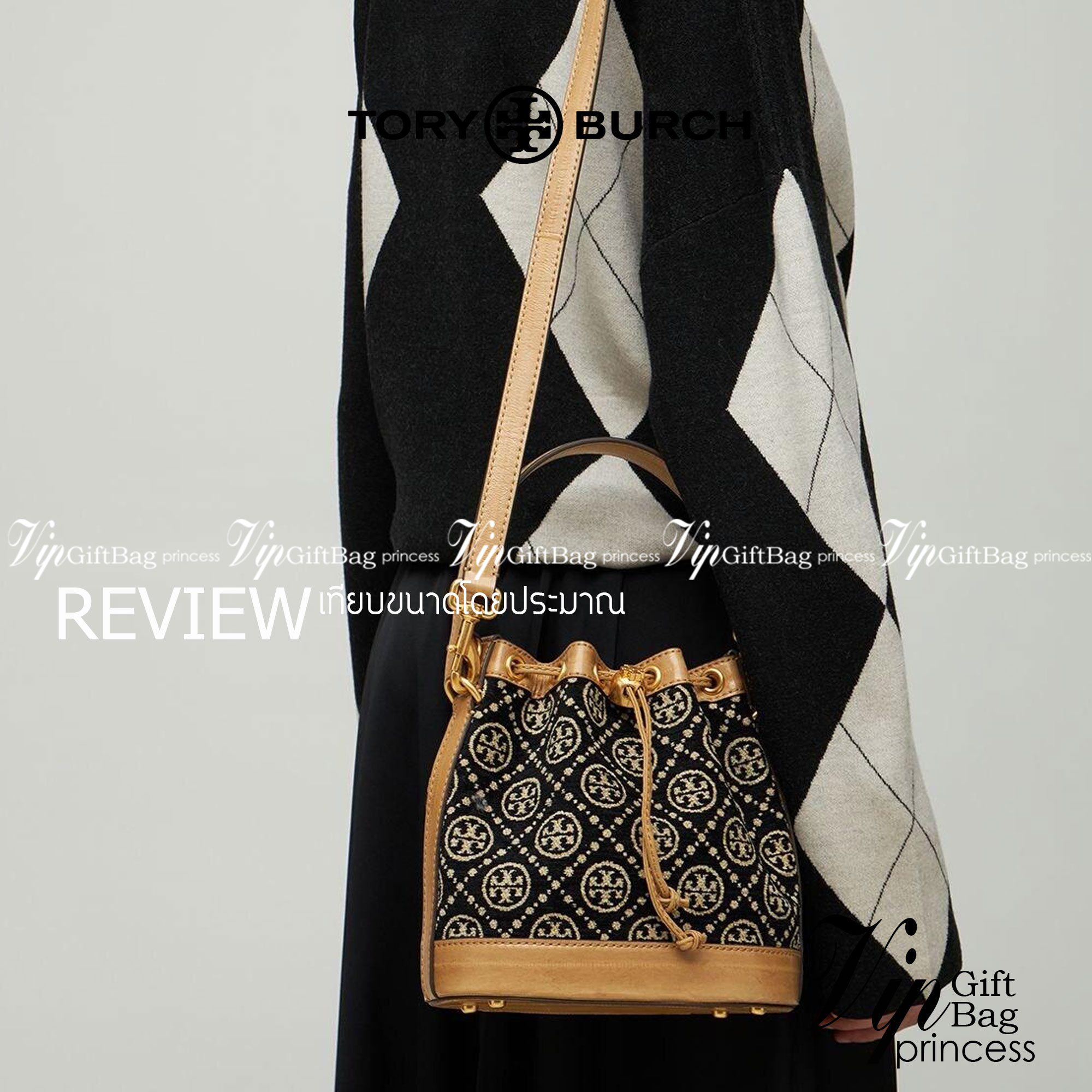 TORY BURCH T MONOGRAM LASER-CUT BUCKET BAG ใจบางที่สุดกับคอลเลคชั่นนี้ กับกระเป๋าสะพายทรงบัคเก็ต รุ่นชูโรงสุดฮิต ที่เพิ่มดีเทลความแพงด้วยการฉลุลวดลายโมโนแกรมรอบใบ ถักทอเป็นเส้นลายสานที่สวยงามมาก งานฝีมือจริงๆ วัสดุหนัง cowhide รูดเปิด-ปิดด้วยเส้นหนัง มาพร