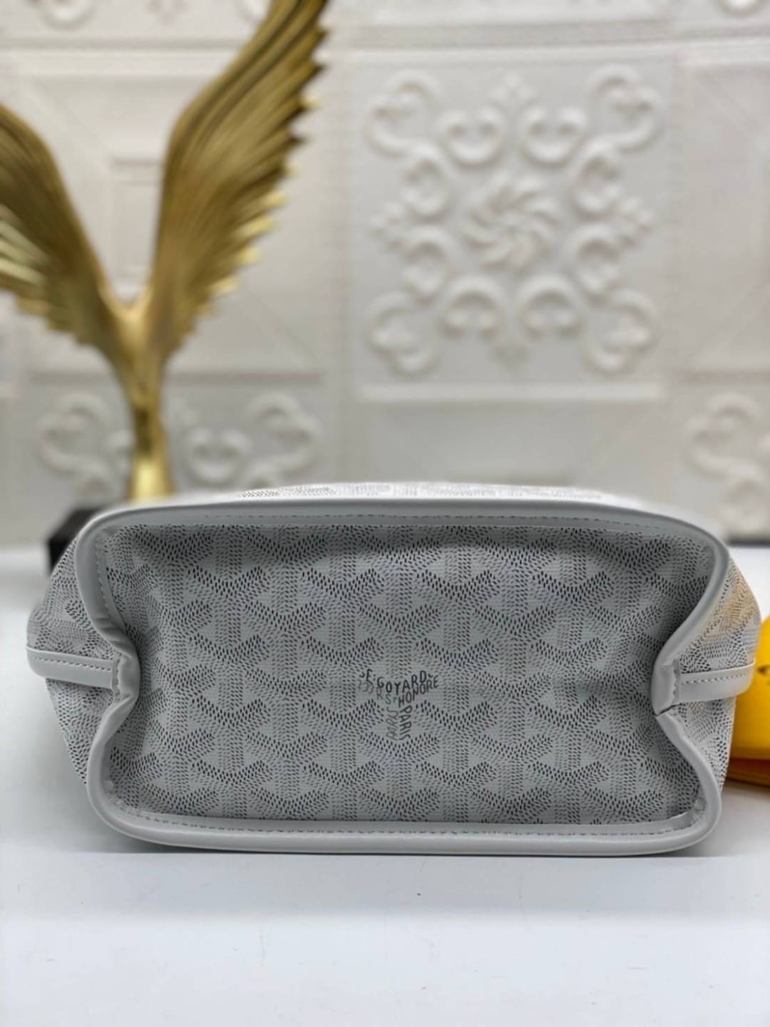 9 สี GOYARD ANJOU TOTE MINI / Goyard Mini Tote เกรดออริจินอลสลับแท้ ใช้งานต่างประเทศได้ ฮอตไอเท็ม กับกระเป๋าสะพายทรงโท้ท ไซส์มินิ กะทัดรัด มาครบสีขายดี เลิศทุกสี รูปทรงคลาสสิค ดีไซน์เป็นเอกลักษณ์ ใช้งานได้หลากหลาย