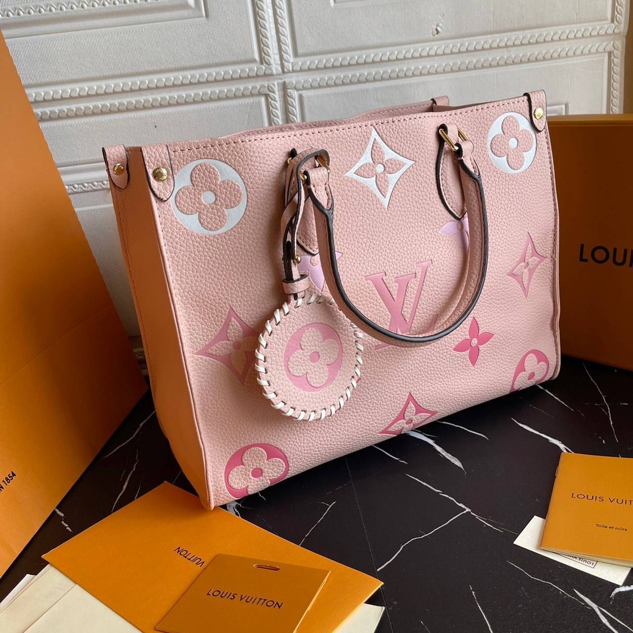 หนังแท้ LOUIS VUITTON Empreinte Monogram Giant By The Pool Onthego พร้อมส่งที่ไทย เกรดใช้งานต่างประเทศได้